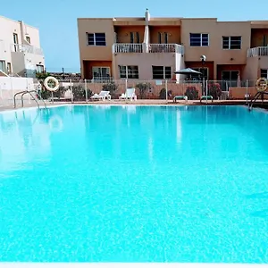 Litha House, 3 Bed Set Over 3 Floors 5 Mins From And Amenities Apartment